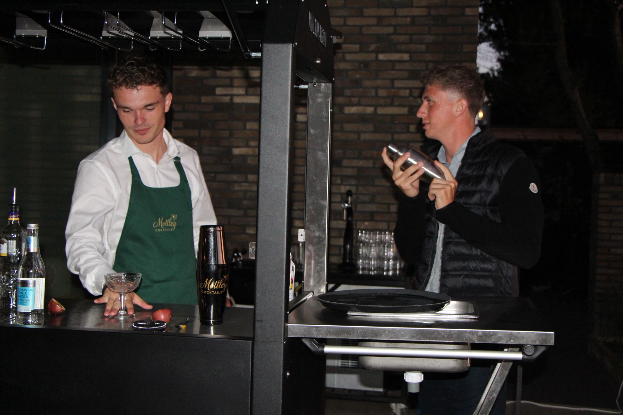 De Mottley-experience live meemaken?